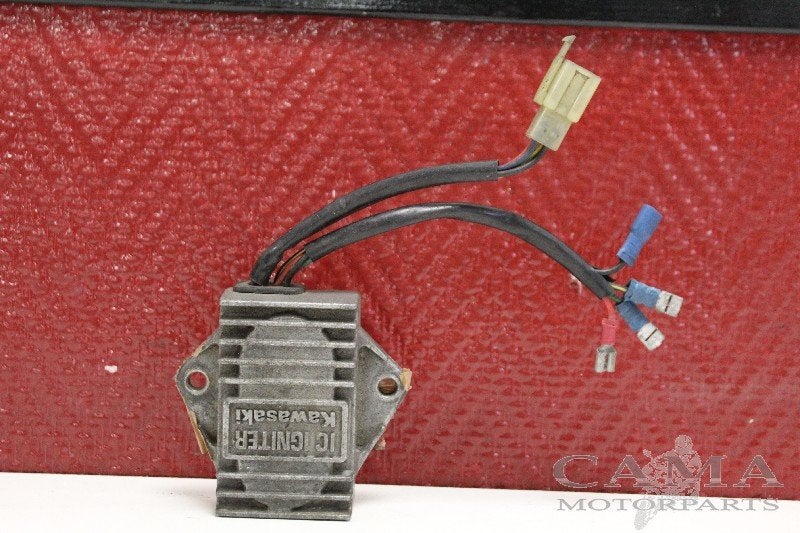 REGULATEUR DE TENSION Kawasaki GPZ 500 S (01-1970/-), Motos, Kawasaki Motors Europe N.V., Utilisé, Info@kawasaki.eu, Jacobus Spijkerdreef 1-3
2132 PZ  Hoofddorp, JP