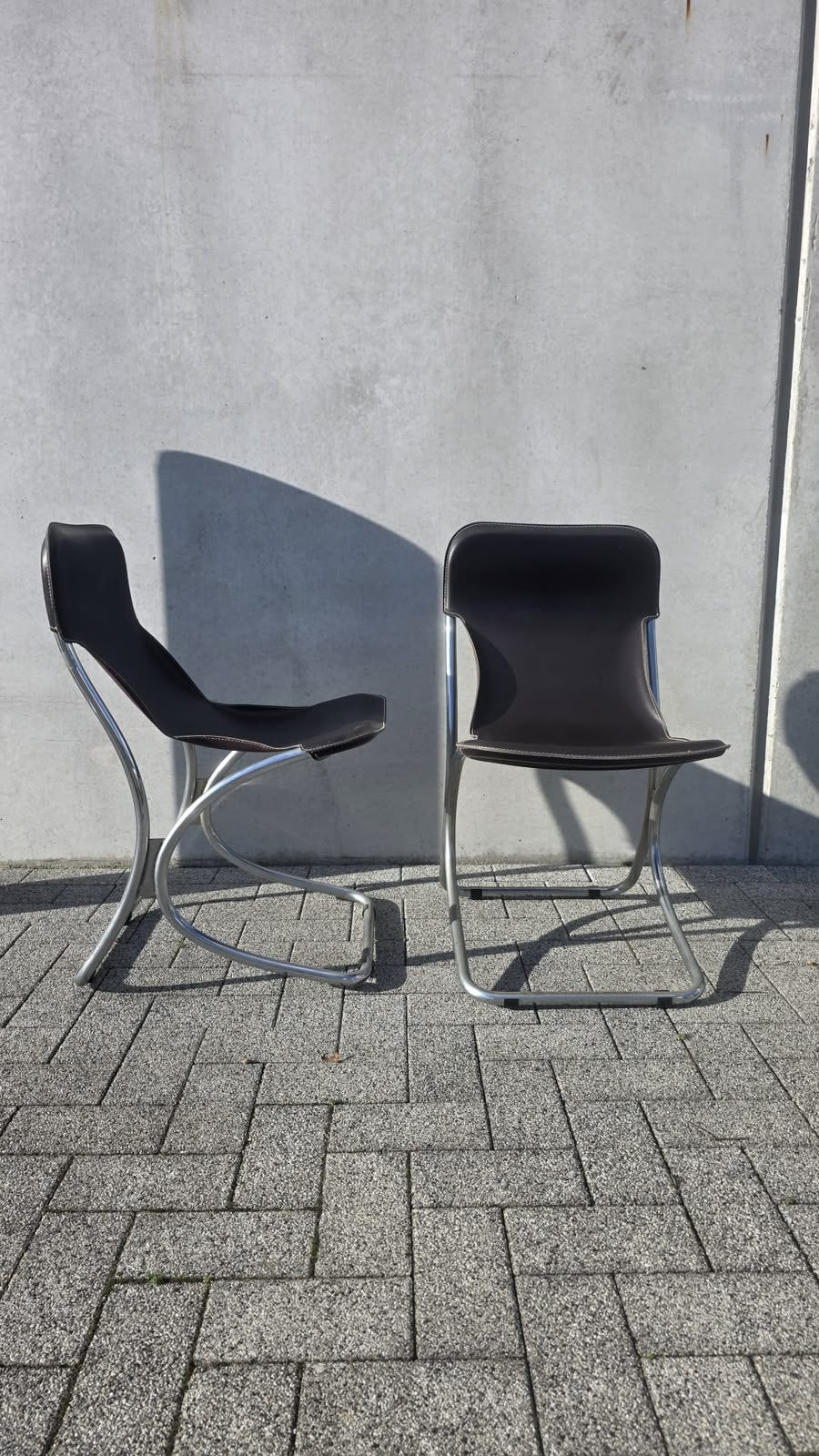 Duo Italiaanse buisstoelen, bruin volnerfleer, Huis en Inrichting, Ophalen, Gebruikt, Mid century, Bruin