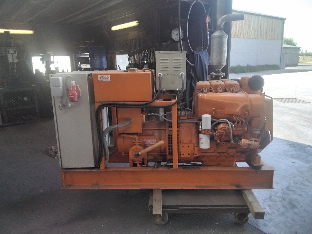 Stroom generator, Bricolage & Construction, Générateurs, 10 à 30 kVA, Démarrage électrique, Enlèvement, Utilisé