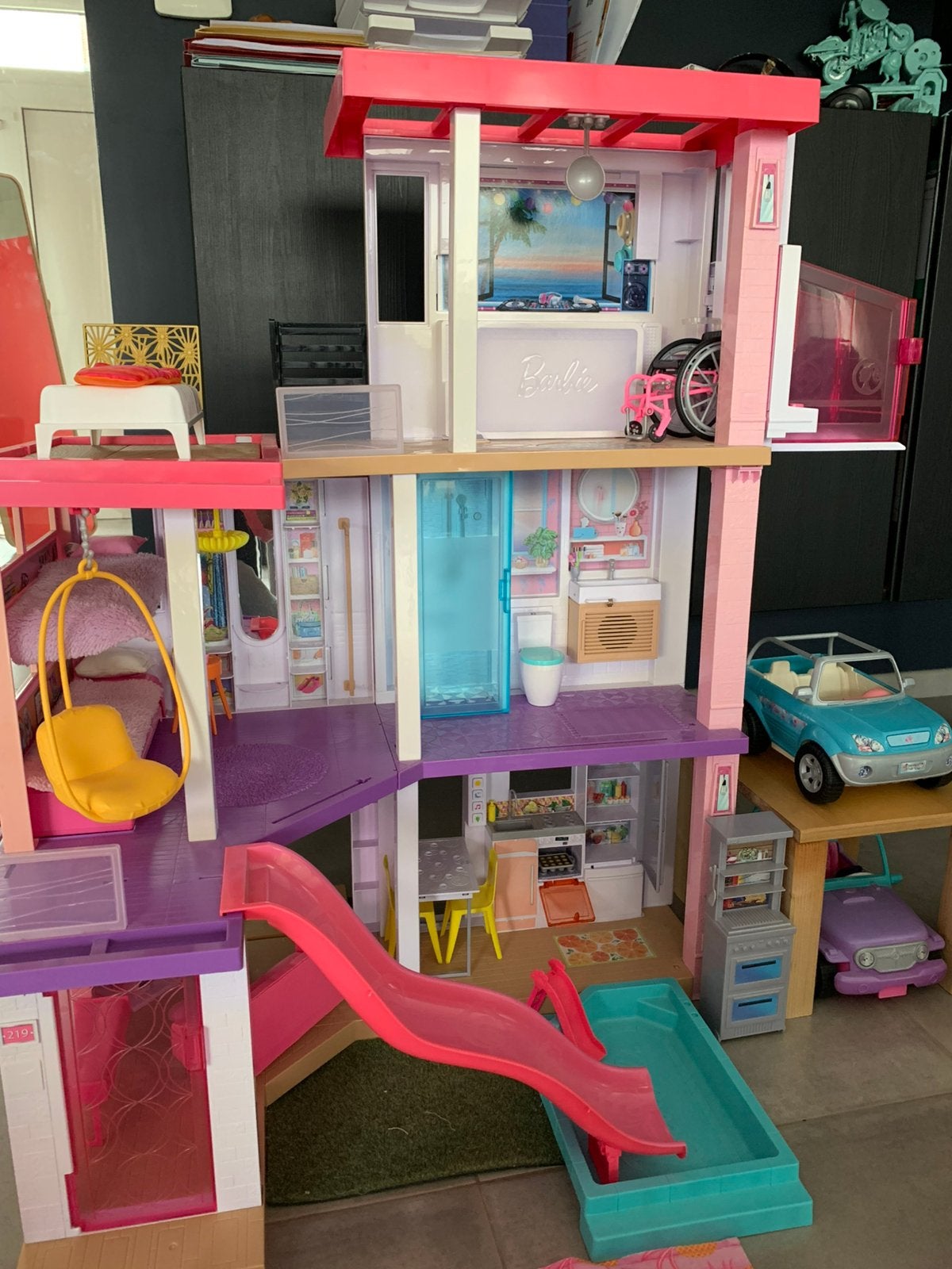 Maison Barbie + Barbie + accessoires, Enlèvement, Comme neuf, Accessoires
