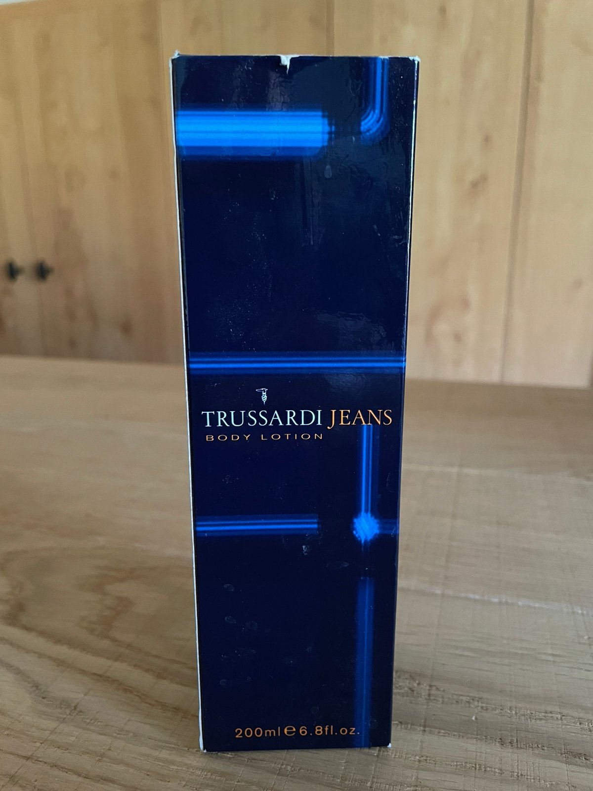 Trussardi Jeans body lotion, Bijoux, Sacs & Beauté, Enlèvement ou Envoi, Neuf, Body lotion, Crème ou Huile