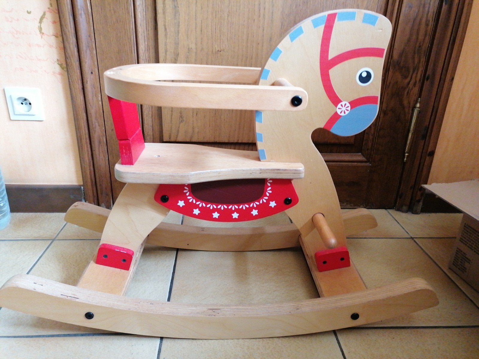 Cheval à bascule en bois, Enlèvement