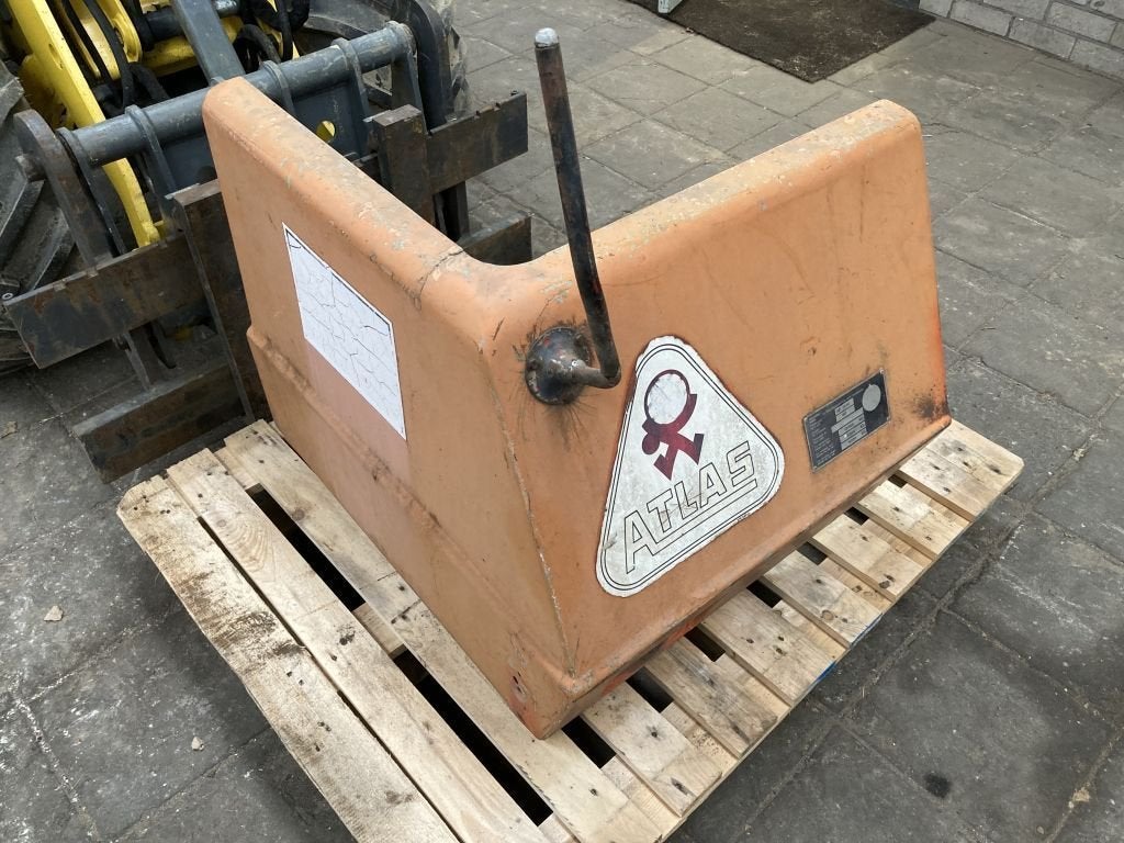 Atlas 1500 - 1302 Vorne Rechts voor kap haube