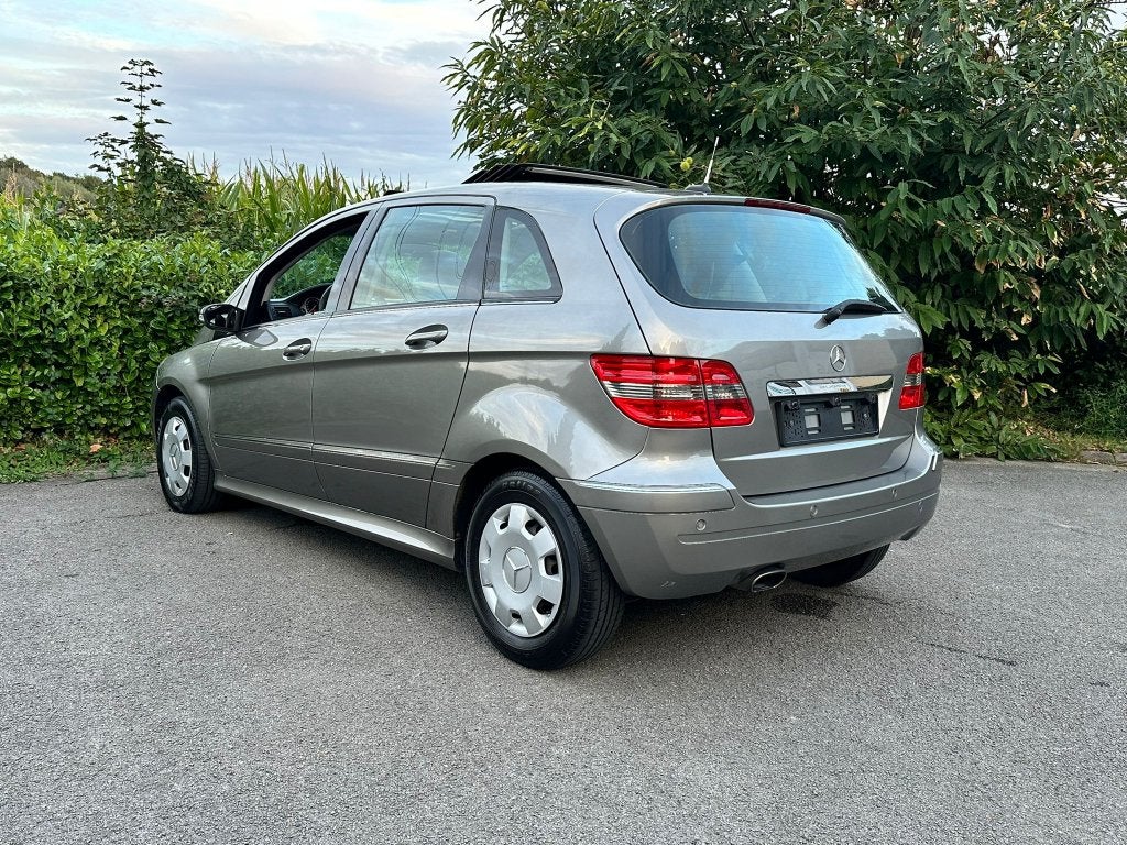 Mercedes-Benz B170 Automaat — Super Team en panoramadak, Zwart, 4 cilinders, Parkeersensor, Leder