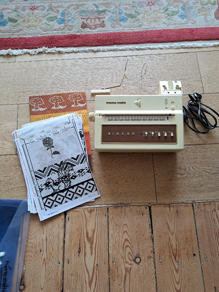 Memomatic machine à tricoter singer remis à neuf, Envoi, Comme neuf, Tricot, Machine