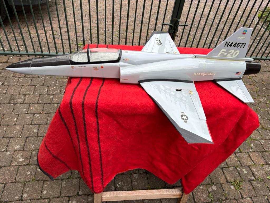 F20 rc edf jet ARF, Hobby en Vrije tijd, Modelbouw | Radiografisch | Vliegtuigen, Ophalen, Gebruikt