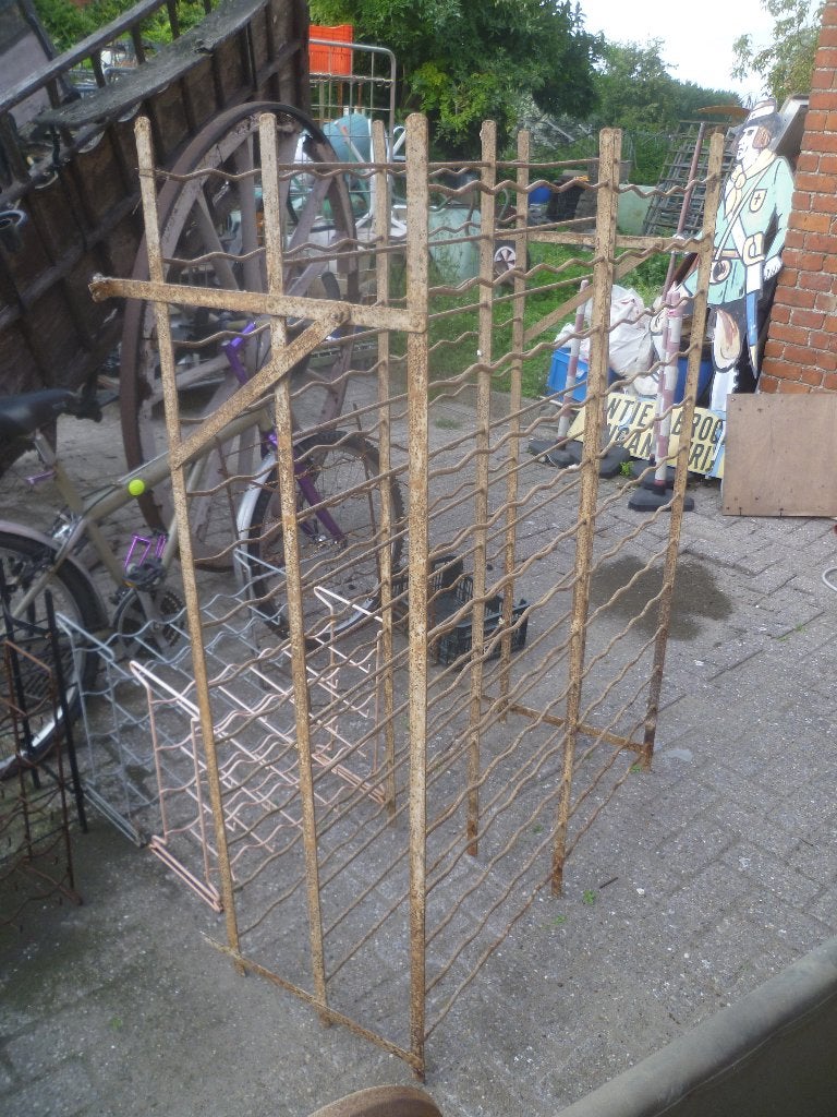 GROOT OUD METALEN WIJNFLESSEN REK, Ophalen