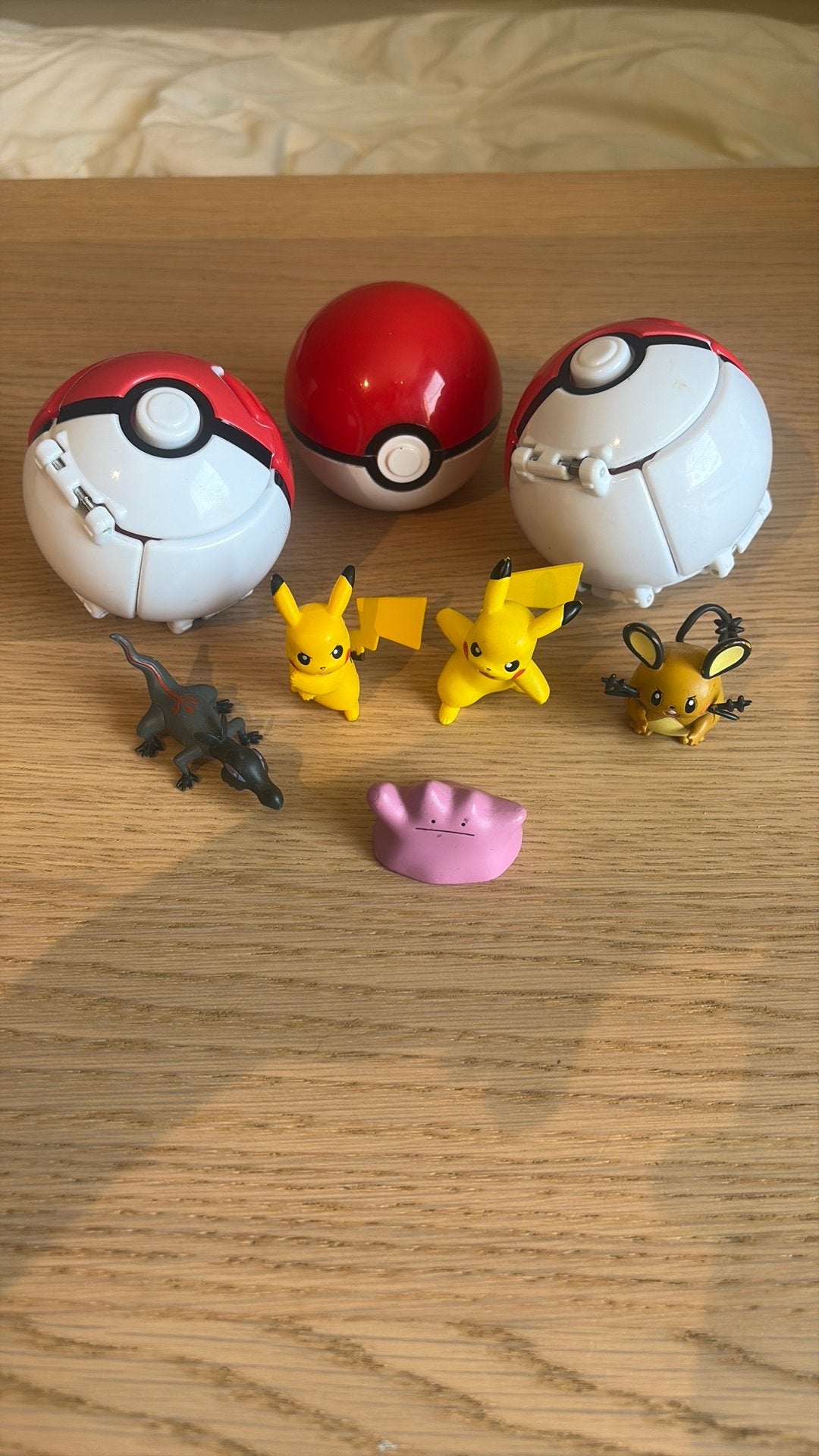 Pokémon poppetjes + pokémon bal, Ophalen, Gebruikt
