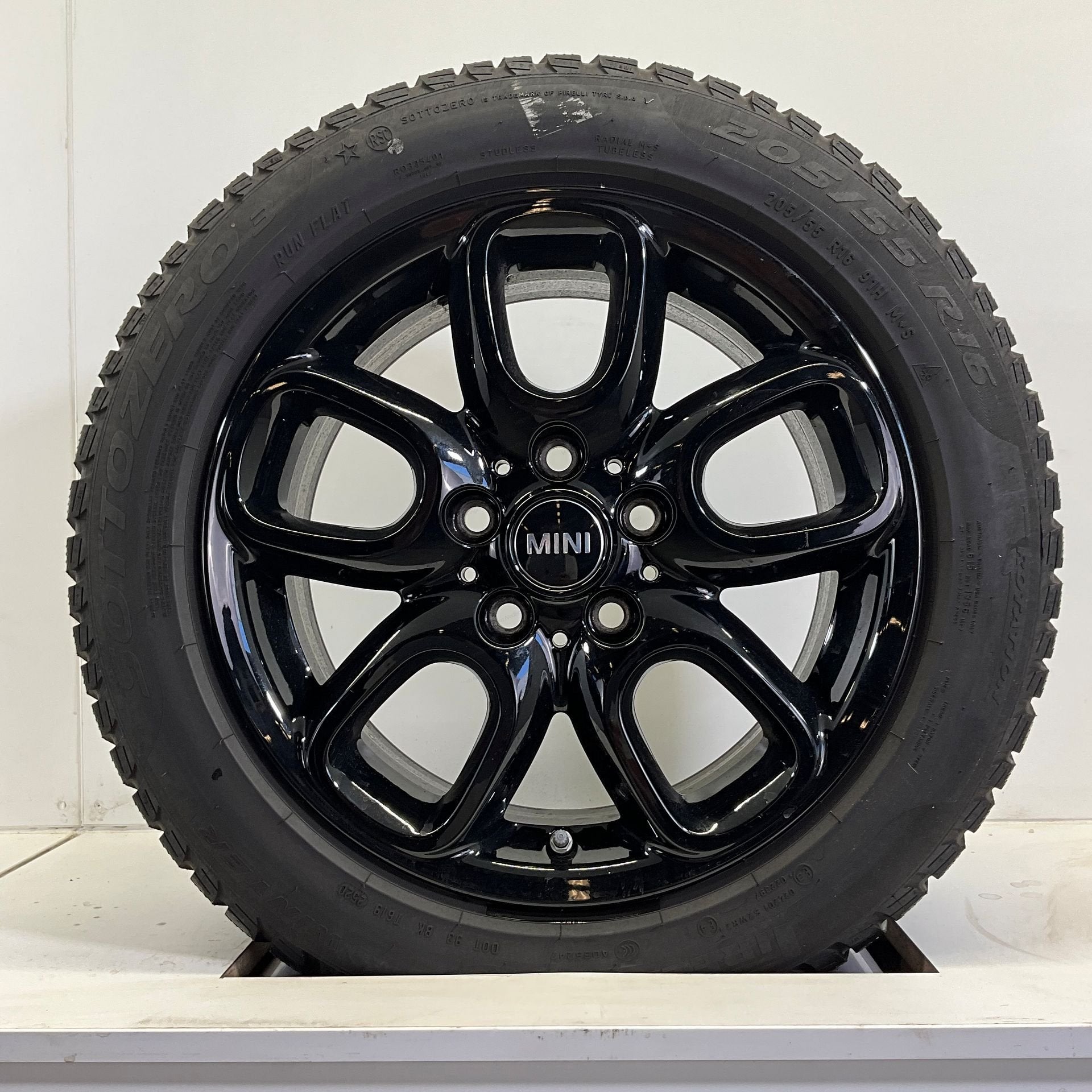 MINI COOPEER F55 F56 F57 494 SET VELGEN + WINTERBANDEN 16 IN, Auto-onderdelen, Gebruikt, -, Banden en Velgen, 195 mm