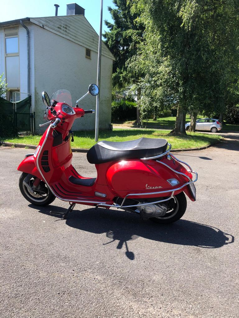 Vespa GTS 125 i.e. années 06/20011 14700 km, Enlèvement, Comme neuf