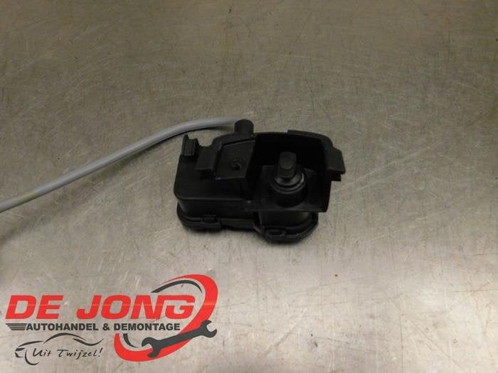 Moteur de verrouillage clapet réservoir d'un Volkswagen Mul, Volkswagen, -, 3 mois de garantie, Utilisé