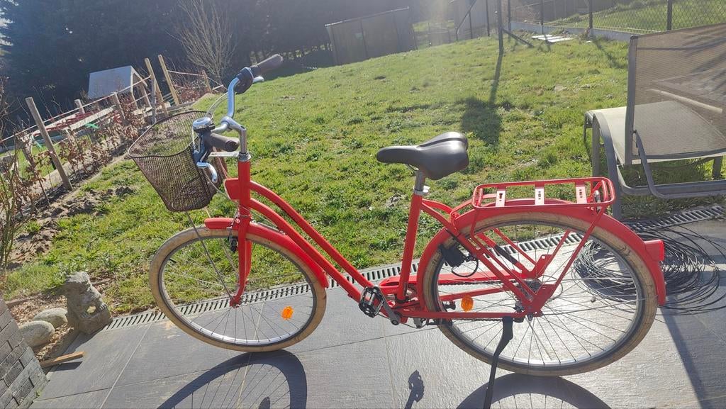 Vélo Decathlon rouge pour femmes, Vélos & Vélomoteurs, Enlèvement