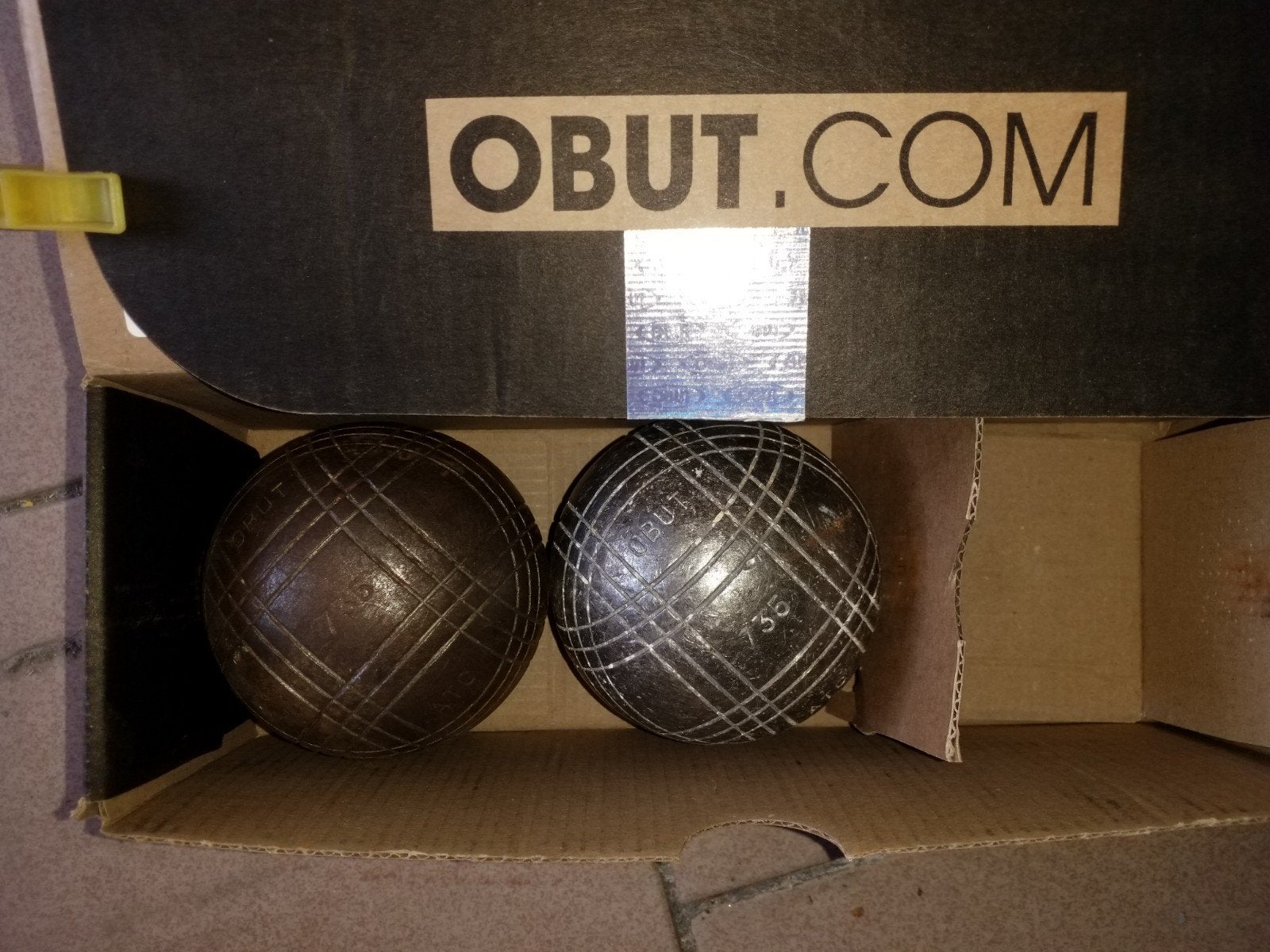 2 boules de pétanque 730 gr OBUT , diametre 76 ., Enlèvement