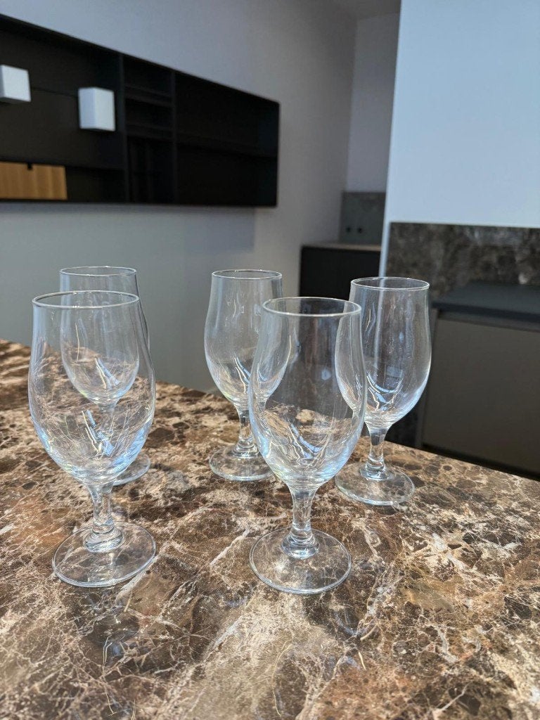 Verres à bière avec pied, Collections, Verres & Petits Verres, Enlèvement, Comme neuf, Verre à bière