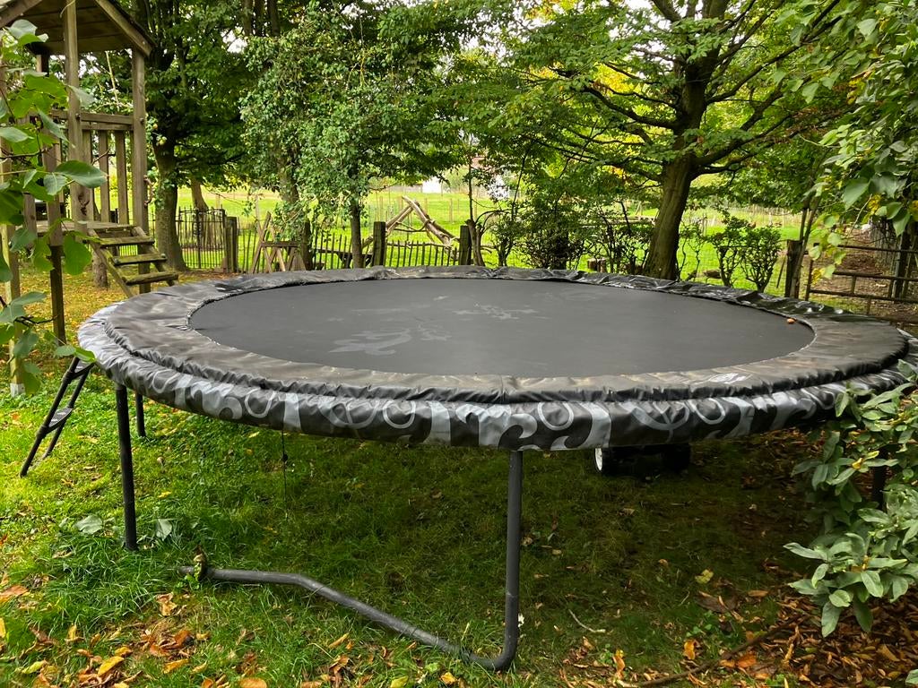 Berg trampoline 430cm te koop, Ophalen, Gebruikt
