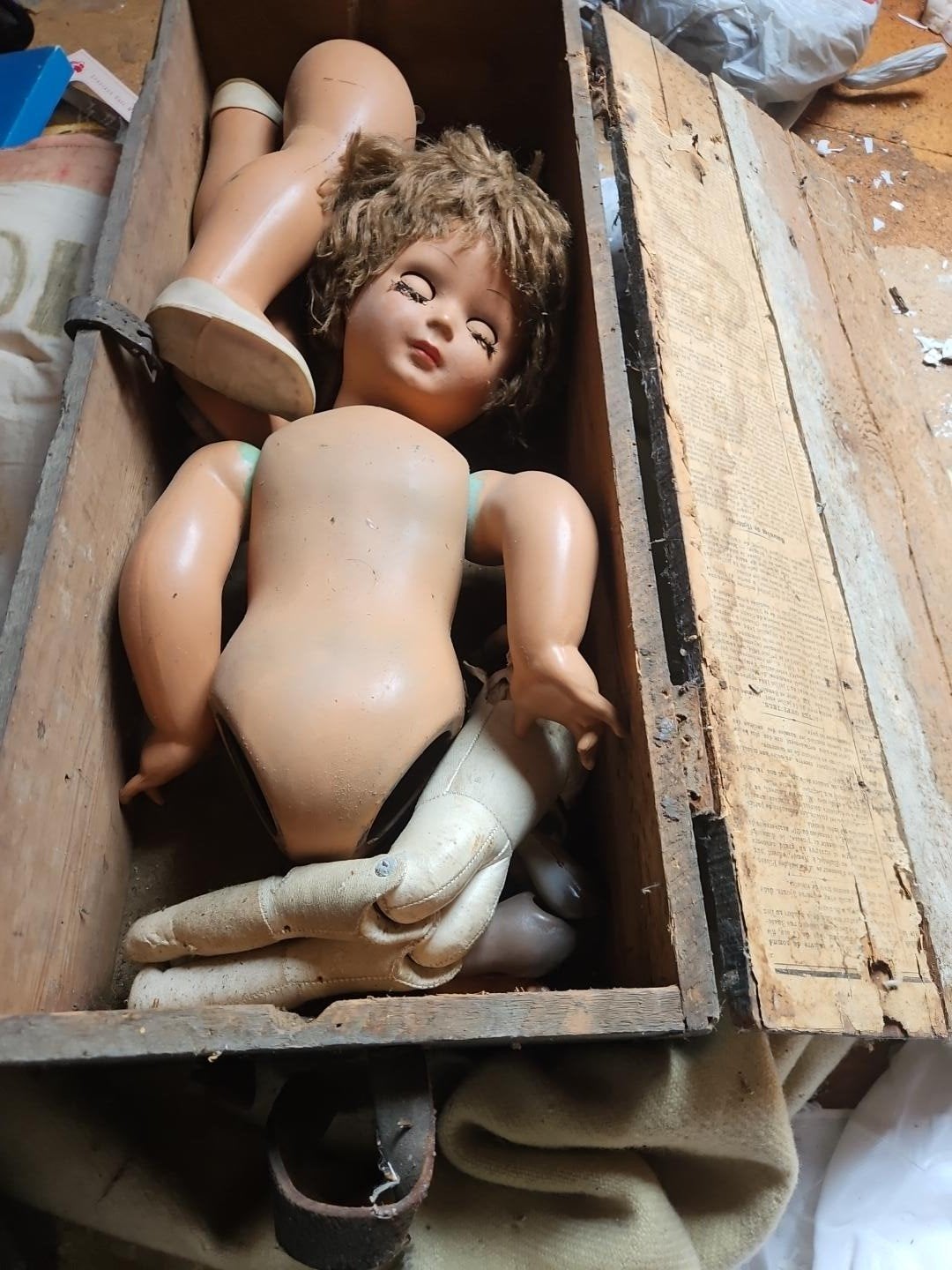 poupée ancienne, Enlèvement