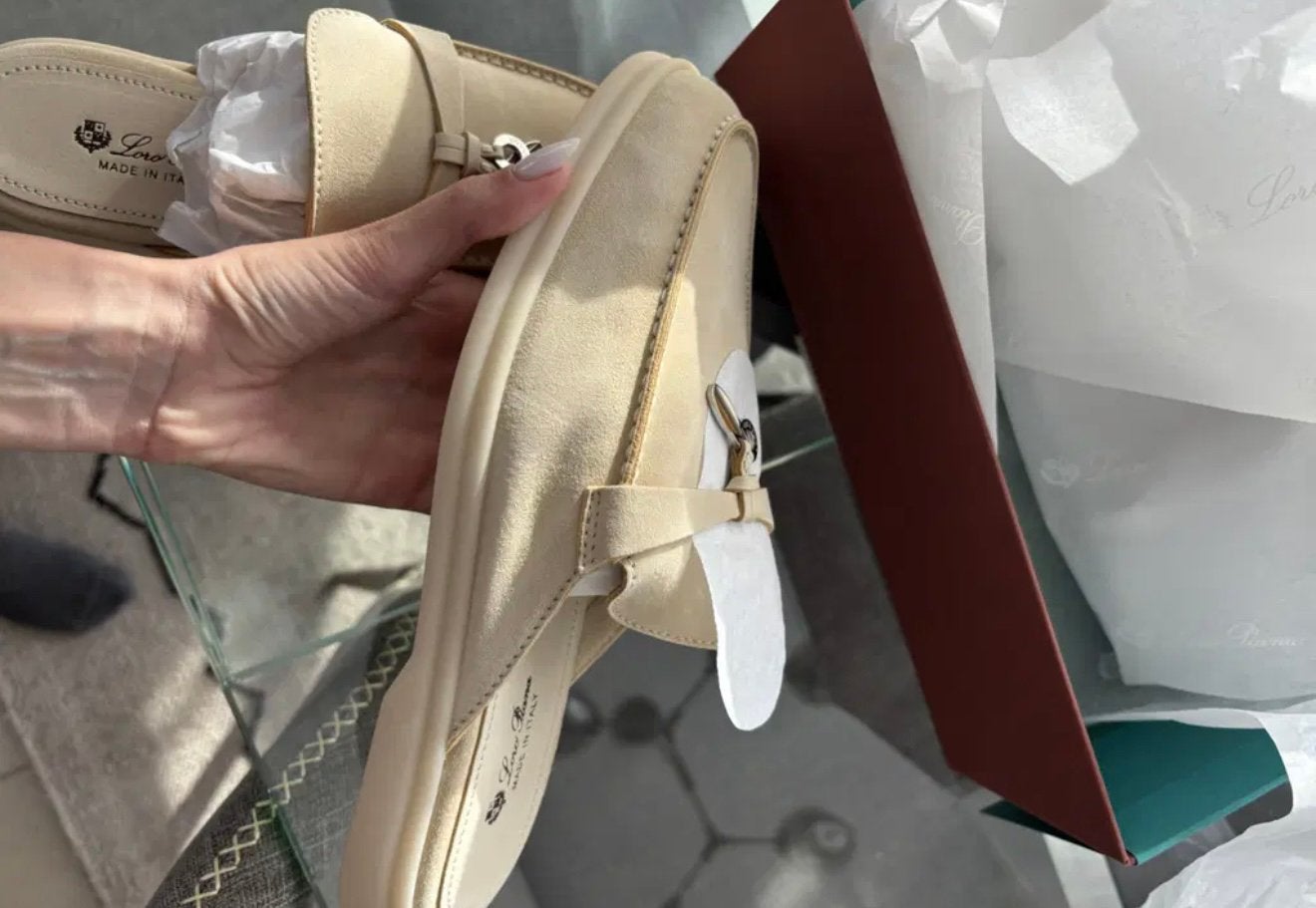 Loro Piana schoenen, Enlèvement