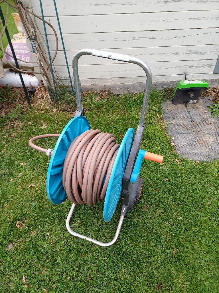 Deux enrouleurs avec tuyau jardin 25 m ou 20 m, Enlèvement, Utilisé