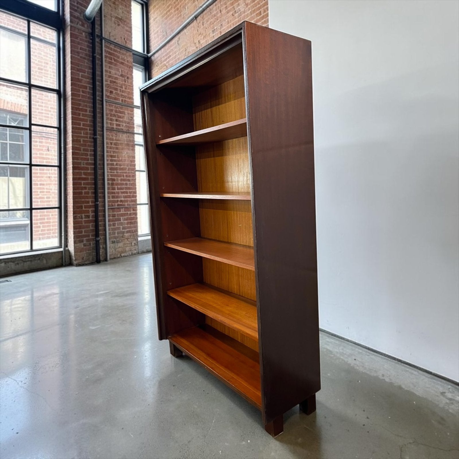 Vintage houten ondiepe leggerkast  / vitrine / boekenkast, Ophalen