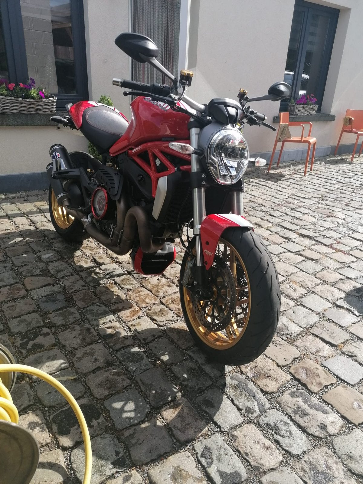 Ducati Monster 1200s, Particulier