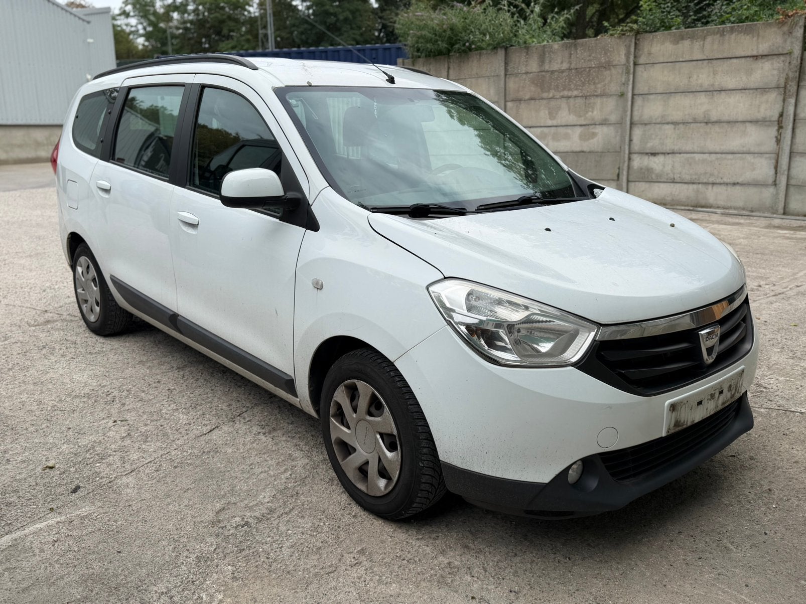 Dacia Lodgy accidenté 1.6i 2014  140.000km clim 7 places, Autos, 75 kW, Achat, Entreprise, 7 places