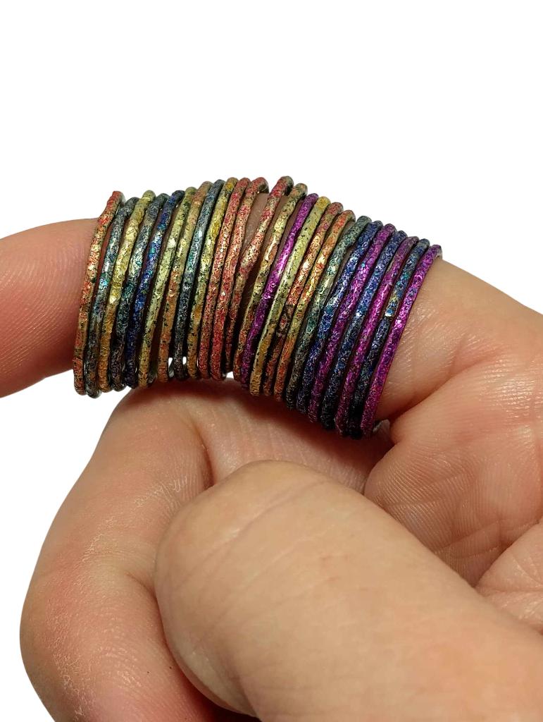 Veelkleurige fantasiering maat 57, Handtassen en Accessoires, Ringen, Ophalen, Gebruikt, Overige kleuren, 17 tot 18