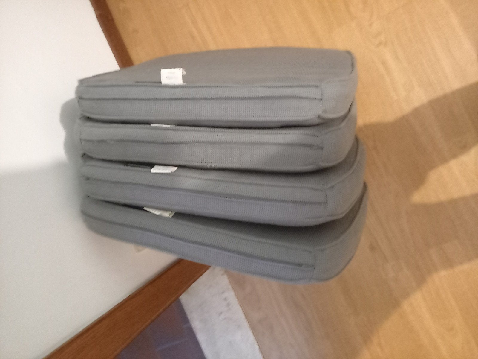 Tekoop set van4 grijze tuinstoelkussens moet dringend weg!, Huis en Inrichting, Woonaccessoires | Kussens, Afneembare hoes, Met ritssluiting