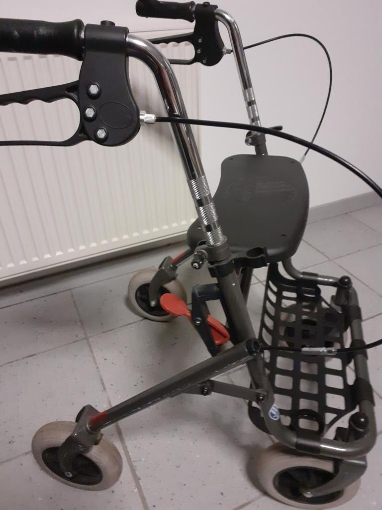 Rollator met 4 wielen,, Ophalen, Opvouwbaar, Zo goed als nieuw