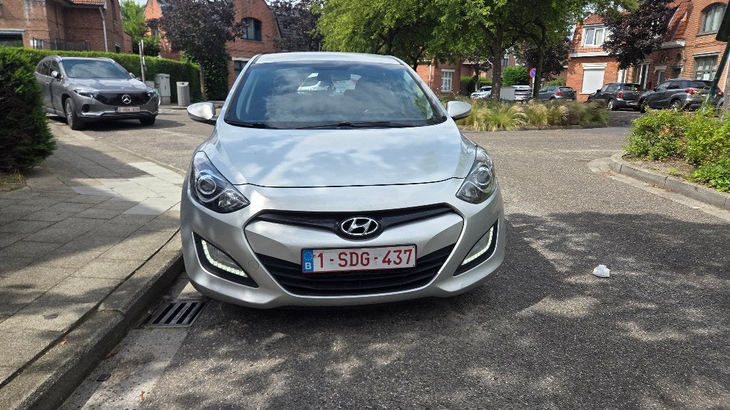 Hyundai i30 1.6 CRDi 2012 – Schadewagen – Export, Autos, Capteur de stationnement, Achat, Boîte manuelle, I30