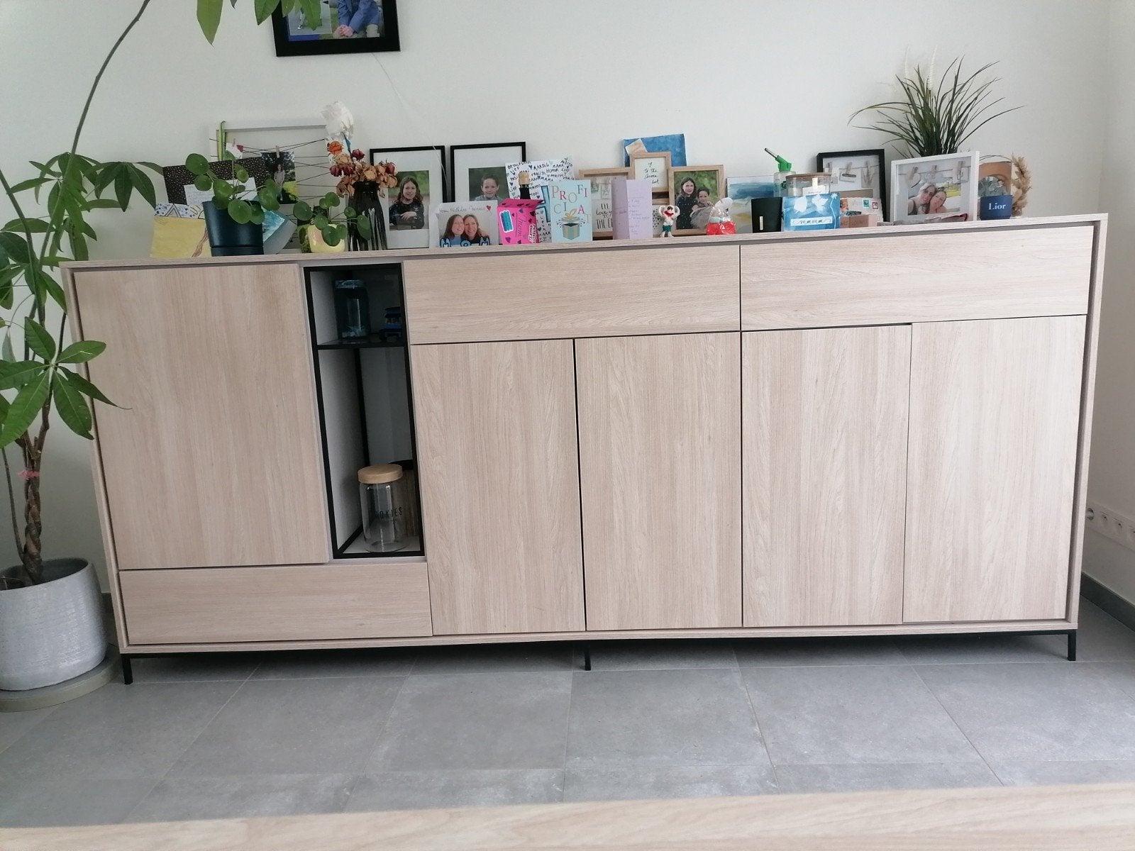 kwalitatieve dressoir Modena met verlichting, Huis en Inrichting, Ophalen, Met lade(s), Scandinavisch, Zo goed als nieuw