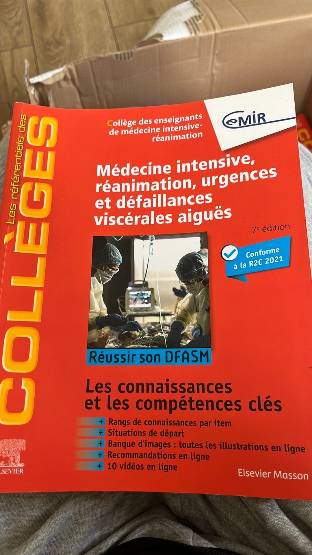Livre pour étudiant médecine, Enlèvement