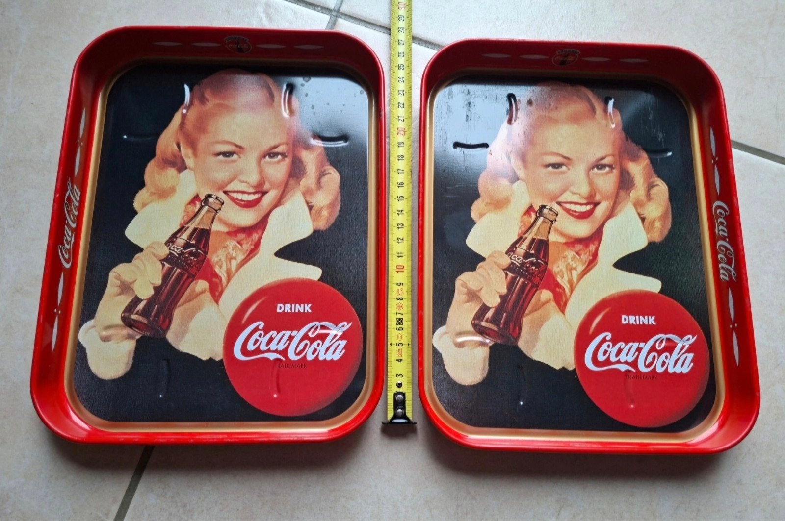 Twee vintage dienbladen van Coca Cola., Gebruikt, Ophalen of Verzenden, Dienblad, Metaal