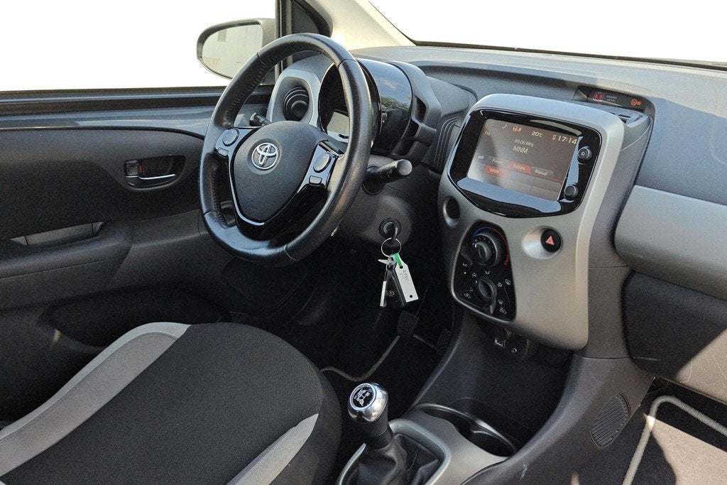 Toyota Aygo 1.0 VVT-i x-play - 2 ans KARE incl, Autos, Toyota, Argent ou Gris, Achat, Euro 6, Electronic Stability Program (ESP)