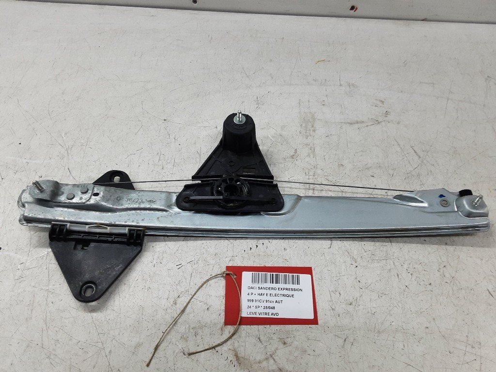 RAAMMECHANIEK RECHTS VOOR Dacia Sandero III (807207678R), Dacia, Gebruikt, Mevr. I. Hauben, Rue de l'Espoir 34 34
4030  GRIVEGNÉE, BE