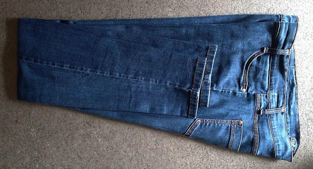 Te koop: Mooie blauwe jeansbroek van  "Brax Shakira" 42L., Vêtements | Femmes, Jeans, Comme neuf, W33 - W36 (confection 42/44)