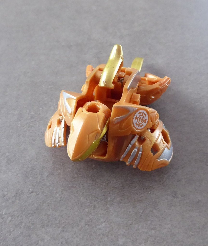 Bakugan Geogan Rising "Sharktar" Aurelus Gold B800, Enlèvement ou Envoi, Utilisé