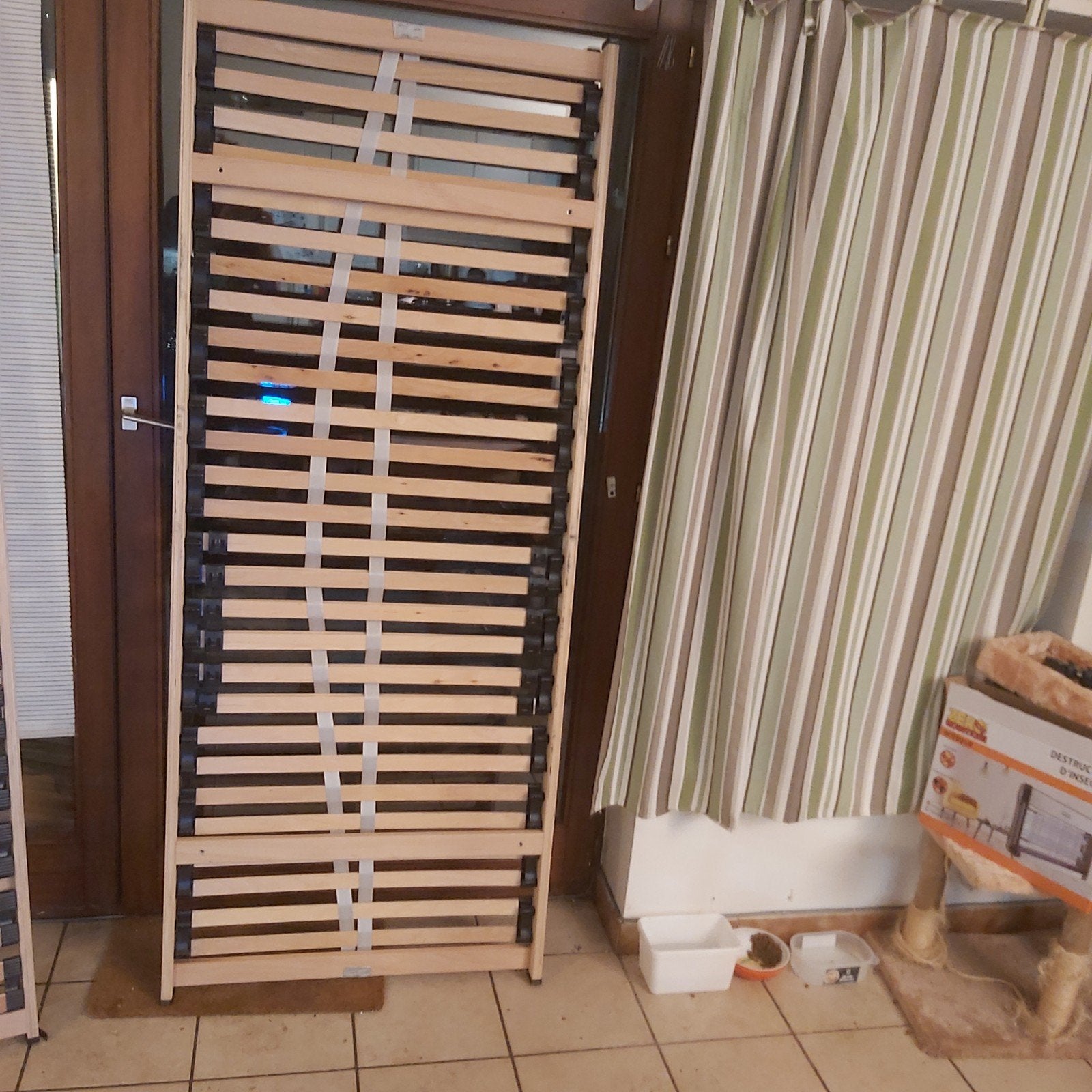 un sommier  pour  un an parfait  état  toute ses neufs, Maison & Meubles, Enlèvement, Sommier