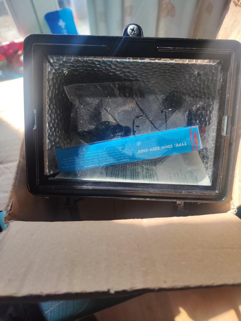 Lampe projecteur halogène massive neuve, Enlèvement, Neuf