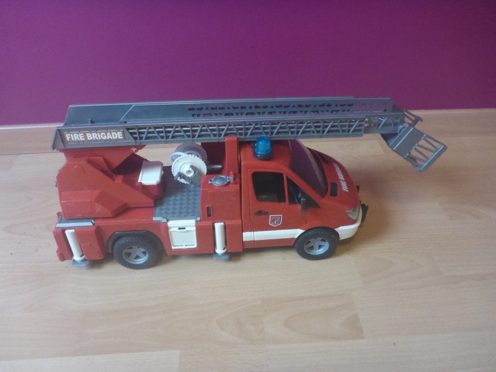Bruder Scania 560R Brandweerauto met waterpomp, Kinderen en Baby's, Speelgoed |Speelgoedvoertuigen, Ophalen of Verzenden, Gebruikt