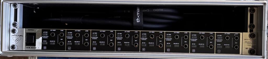 BEHRINGER ULTRA DI PRO ( 8 di boxes actives) + flight case, Ophalen, Zo goed als nieuw
