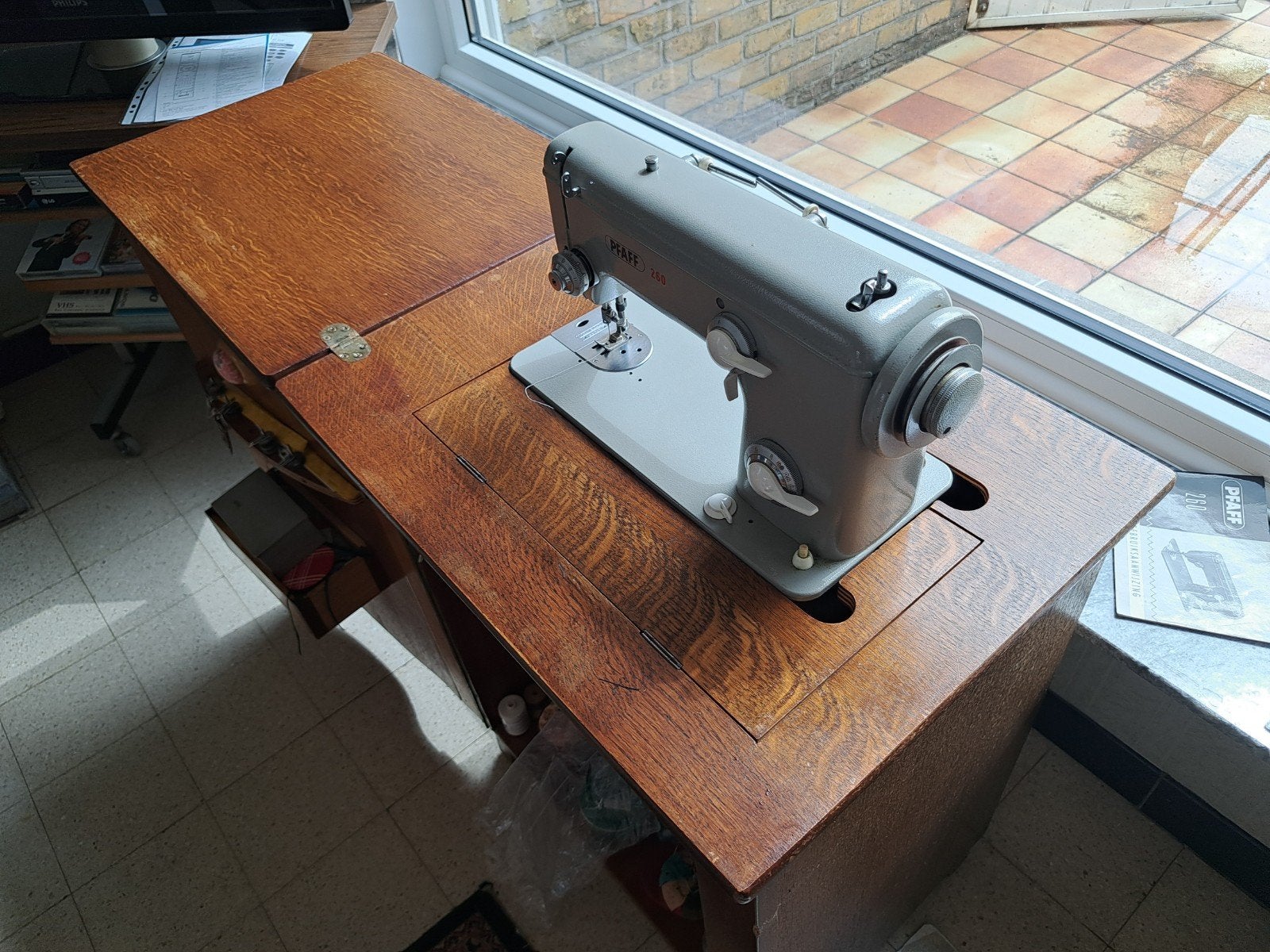Meuble pour machines à coudre Pfaff 260, Hobby & Loisirs créatifs, Machines à coudre & Accessoires, Enlèvement, Machine à coudre