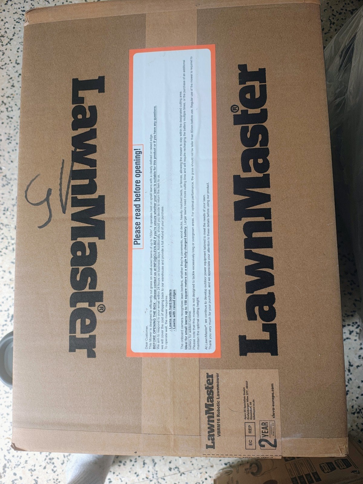 NEUF robot tondeuse Lawnmaster ocumow vbrm16, Jardin & Terrasse, Tondeuses robotisées, Enlèvement ou Envoi, Neuf, Lawnmaster