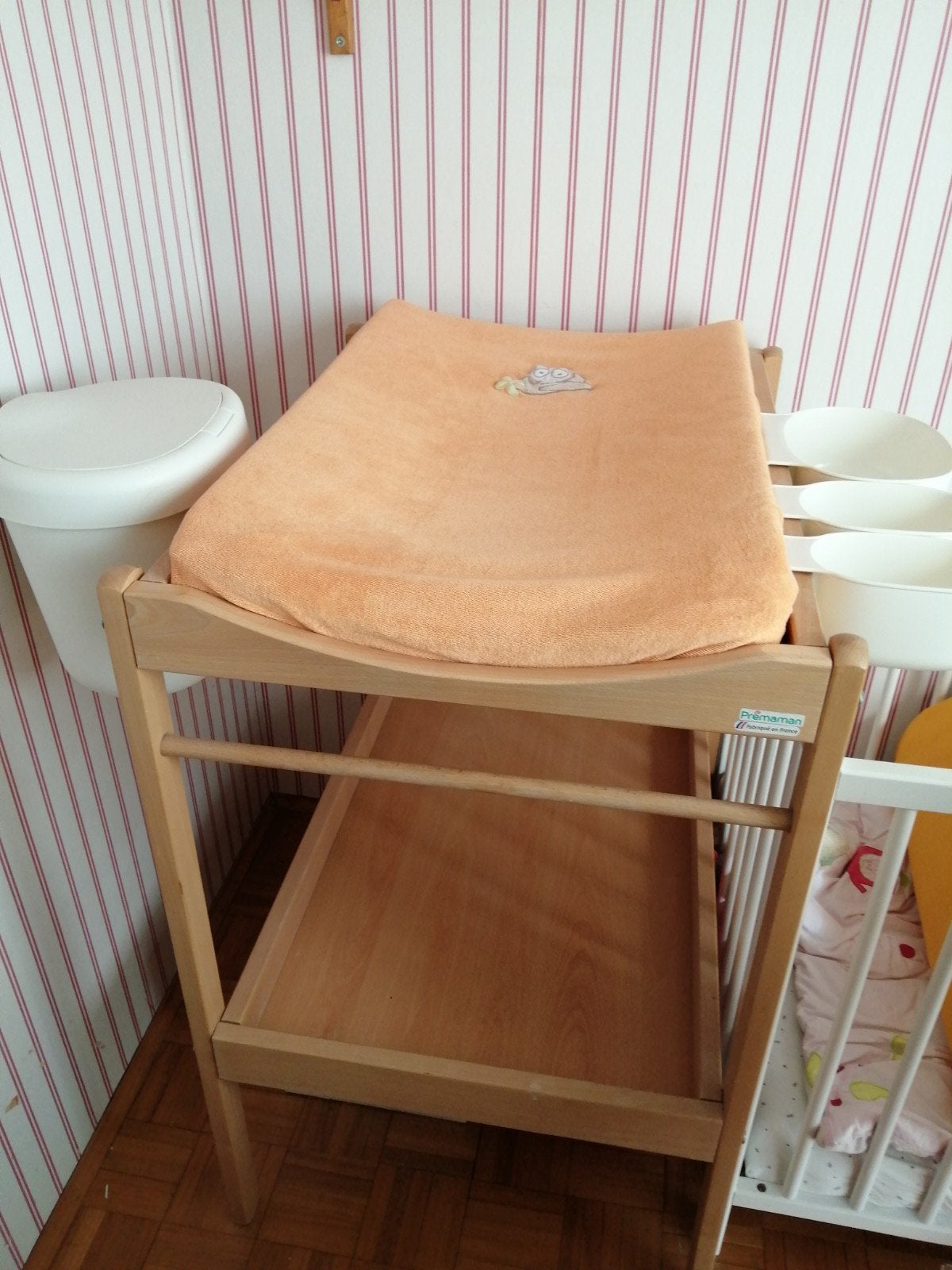 TABLE A LANGER PREMAMAN AVEC ACCESSOIRES ET E HOUSSES, Enlèvement