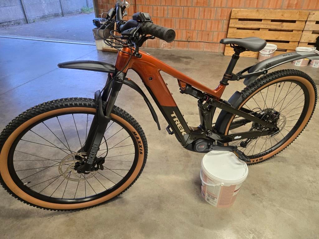 Dit is een oranje Trek Powerfly+ FS 4 Gen 4 elektrische full, Fietsen en Brommers, Elektrische fietsen, 59 cm of meer, Ophalen