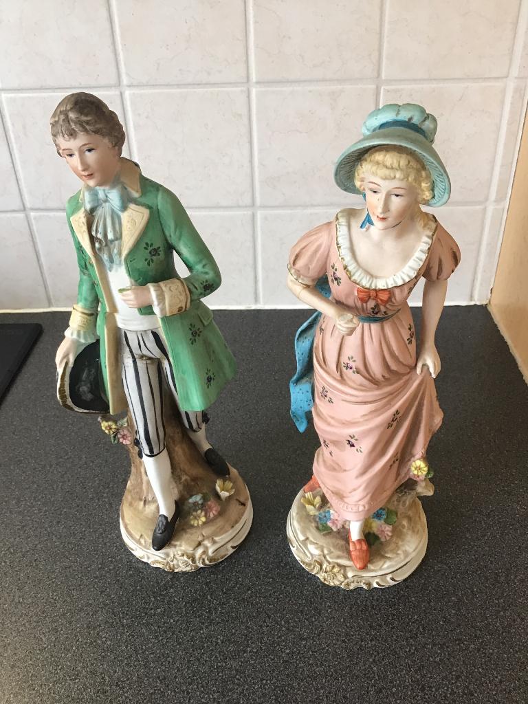 2 beeldjes man en vrouw., Ophalen