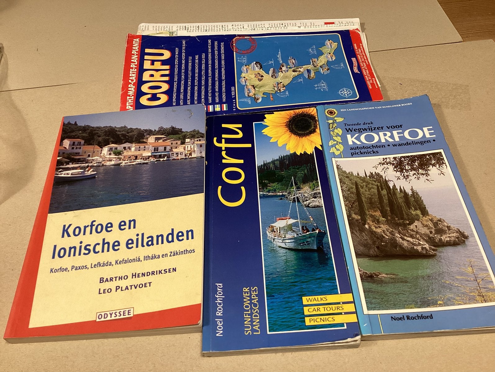 Korfoe wandel/reisgidsen, Ophalen of Verzenden, Gelezen