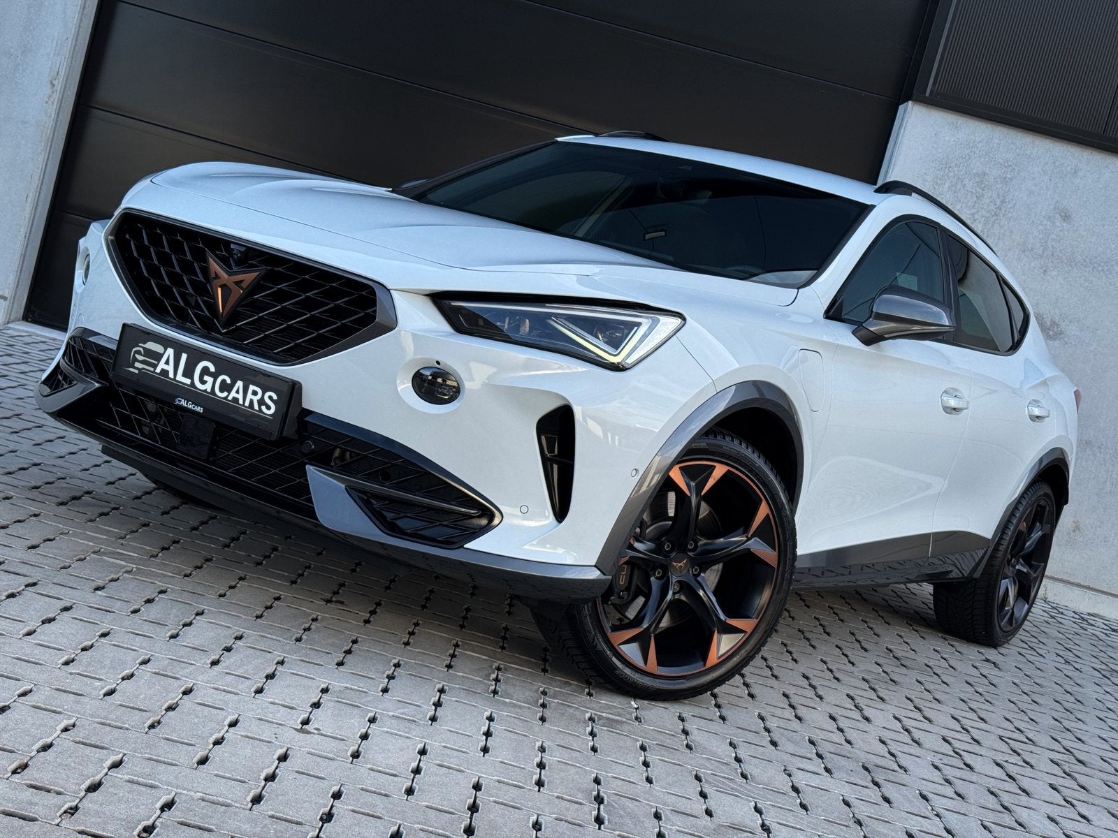 CUPRA FORMENTOR e-hybrid 1.4 VZ 245 PK / Leder / 360 / BEATS, Auto's, Dealer onderhouden, 4 cilinders, Wit, Leder