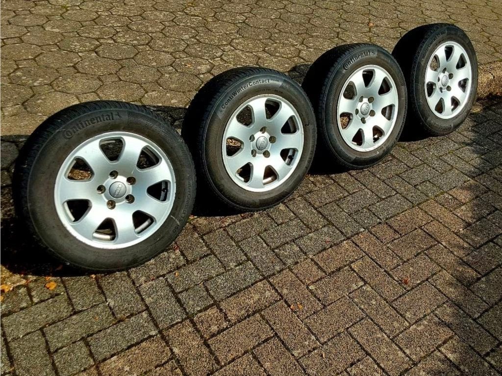Jantes en alliage originales Audi avec pneus 195/65-15, Autos : Pièces & Accessoires, 15 pouces, Pneus et Jantes, Pneus hiver