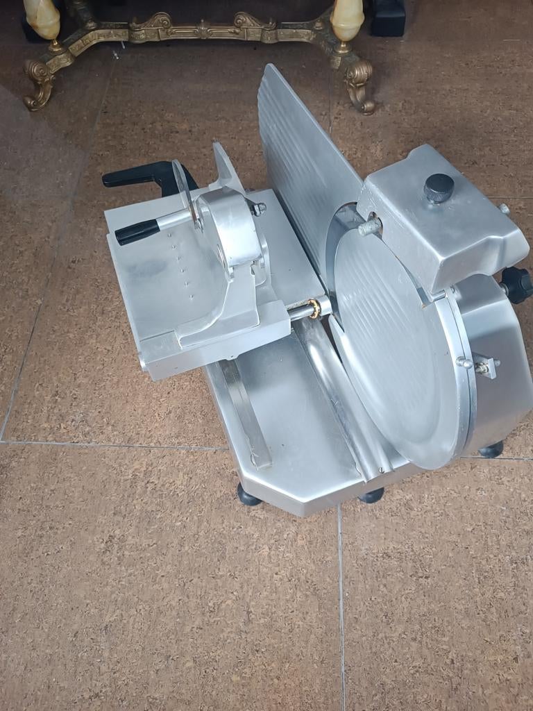 Trancheuse professionnelle FAC F330 TS-V (Clair et précis)
