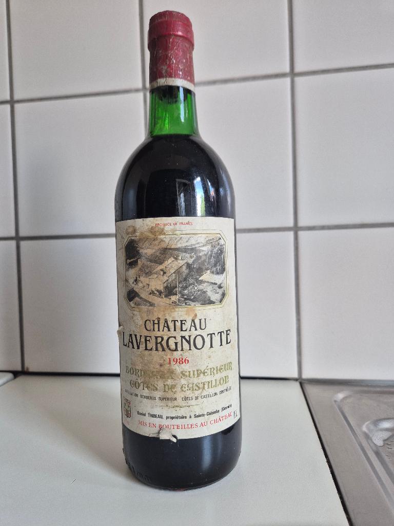 Bouteille de vin, Pleine, Comme neuf, Enlèvement, Vin rouge
